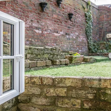 The Tansy House On Queen Street * 요크