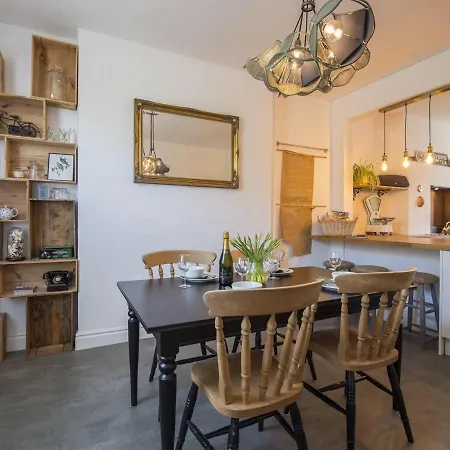 The Tansy House On Queen Street * York