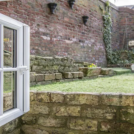 The Tansy House On Queen Street * York