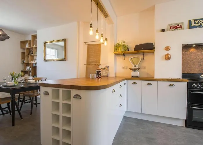 The Tansy House On Queen Street *